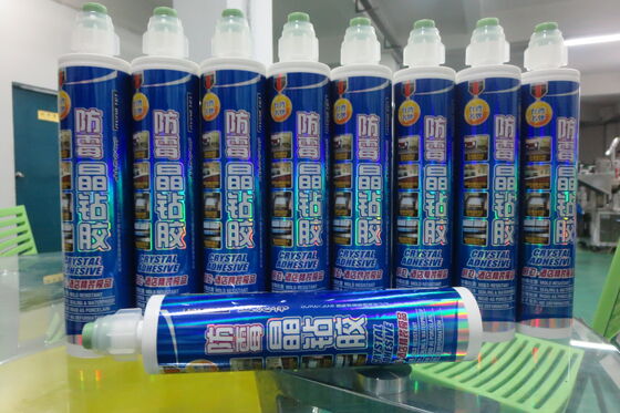 Horizontal Round Bottle Labeling Machine For Oral Liquids Lipsticks And Filter Cartridges