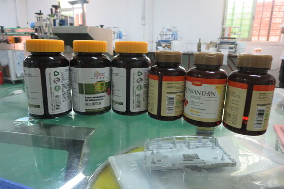 Fully Automatic Vertical Positioning Round Bottle Labeling Machine For Red Wine Pill Bottle Food Can